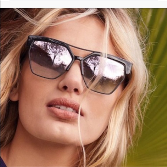 Designer Sunglass NWT $190 - Picture 2 of 3